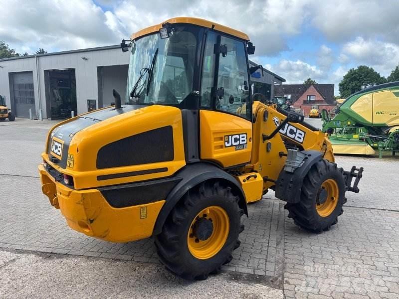 JCB TM 220 لوادر بعجل