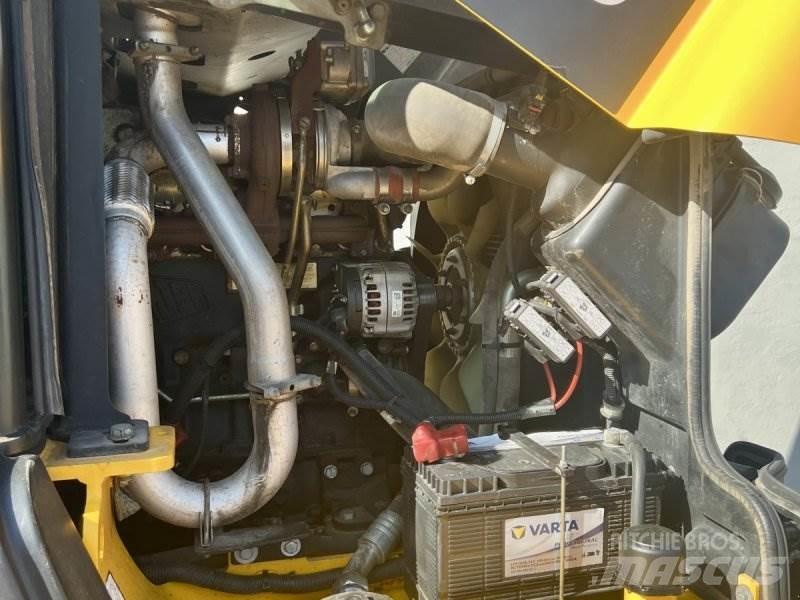 JCB TM 320 S لوادر بعجل