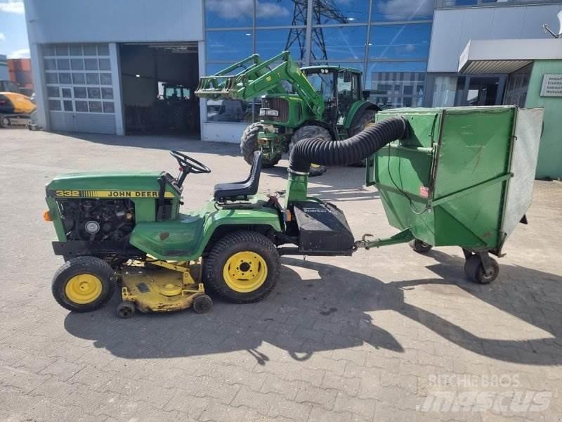 John Deere 332 جرارات مدمجة