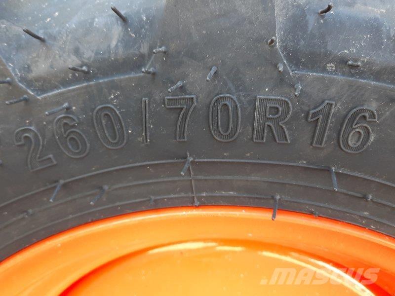 Kubota L1-382 جرارات مدمجة