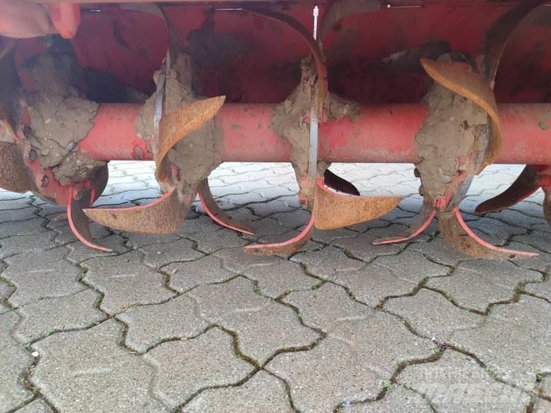 Kuhn EL 82-205 الكاسحات وقلابات التربة ذات المحركات