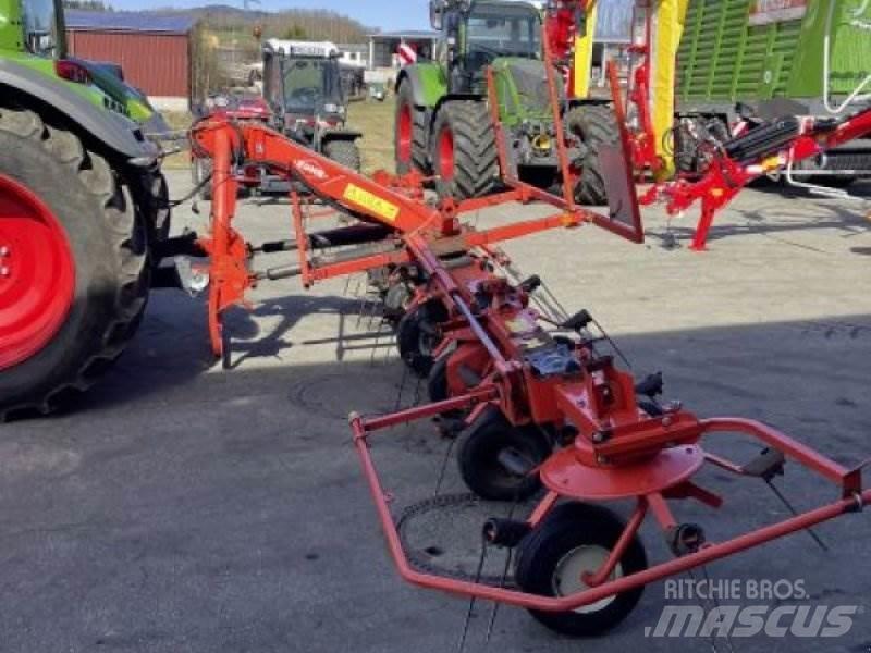 Kuhn GF 7702 مكابس وميبسات التبن