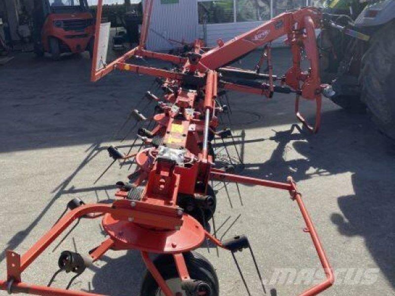 Kuhn GF 7702 مكابس وميبسات التبن