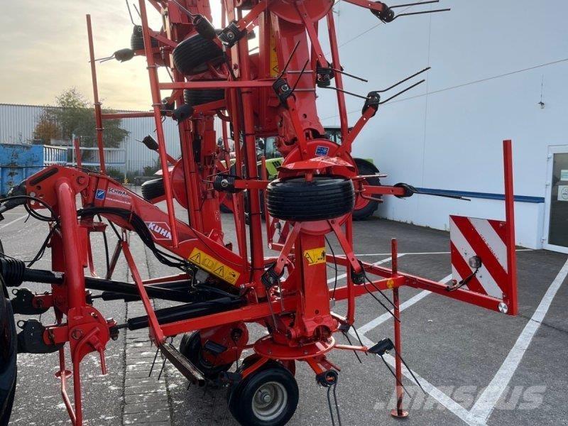 Kuhn GF 8702 مكابس وميبسات التبن
