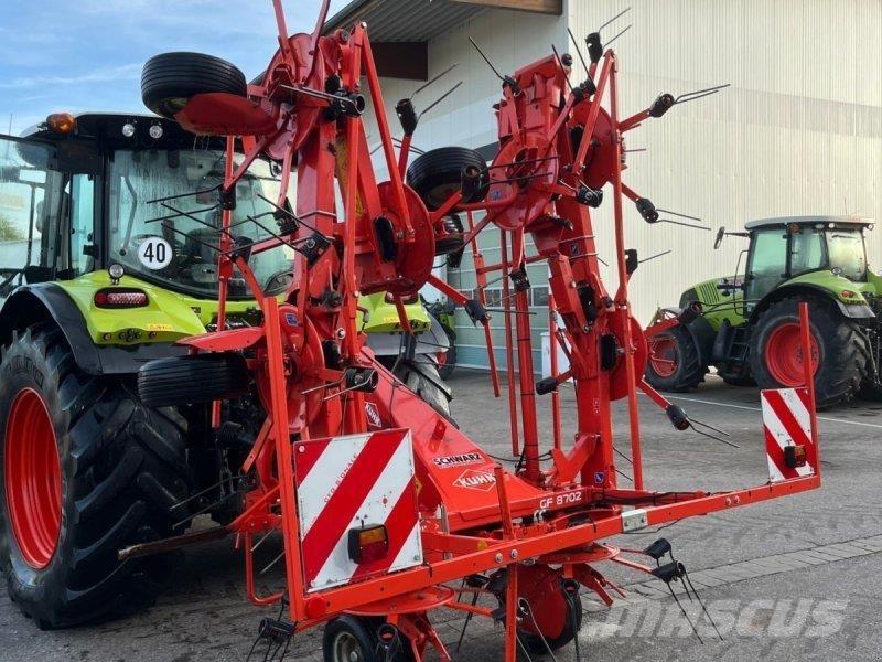 Kuhn GF 8702 مكابس وميبسات التبن