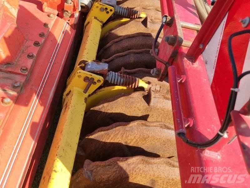 Kuhn HR 4003 زحافات ساحقة
