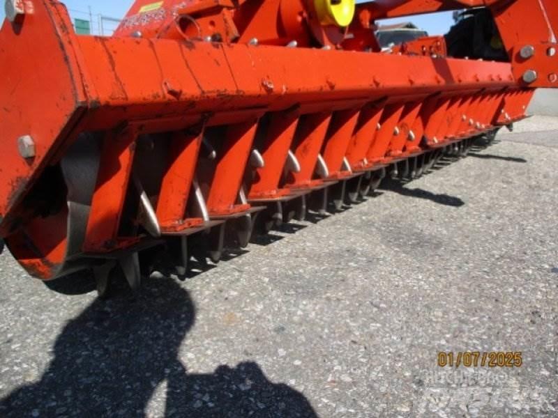 Kuhn HRB 251 زحافات ساحقة