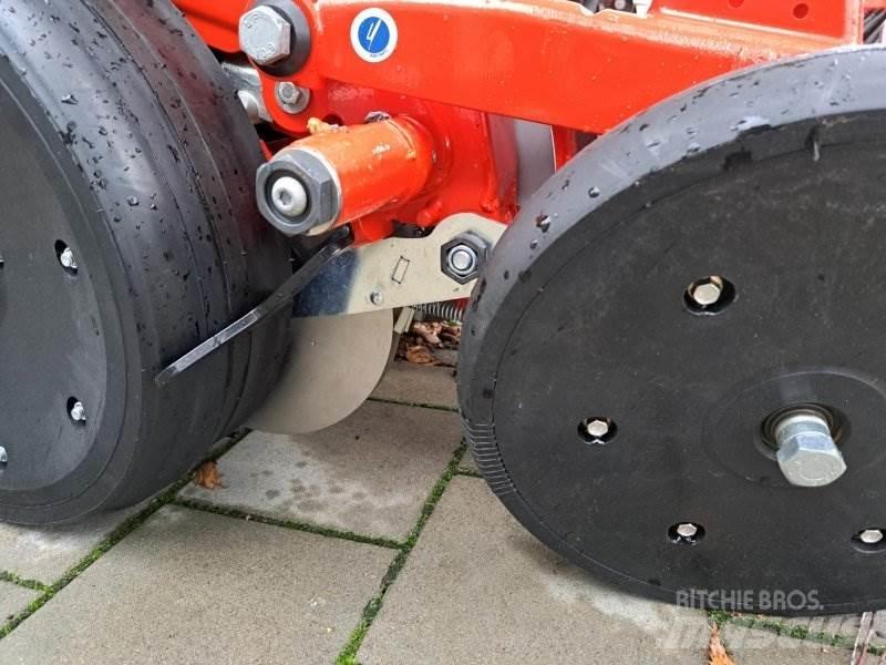 Kuhn Kosma TD ماكينات وملحقات البذر الأخرى