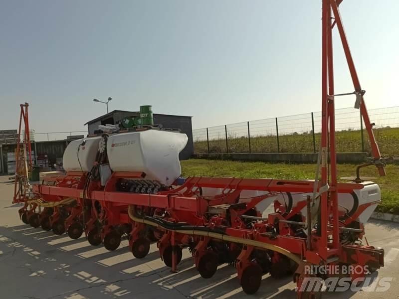 Kuhn Maxima 2 ماكينات وملحقات البذر الأخرى