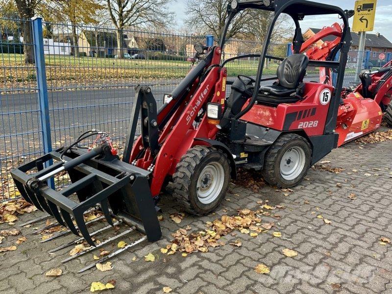 Schäffer 2028 لوادر وحفارات أمامية