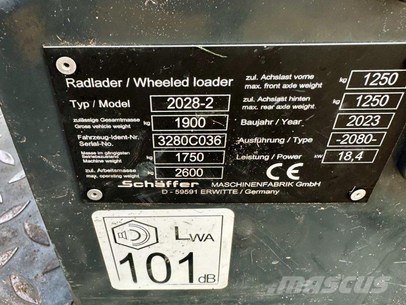 Schäffer 2028 لوادر وحفارات أمامية