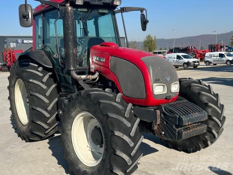 Valtra A93 H الجرارات
