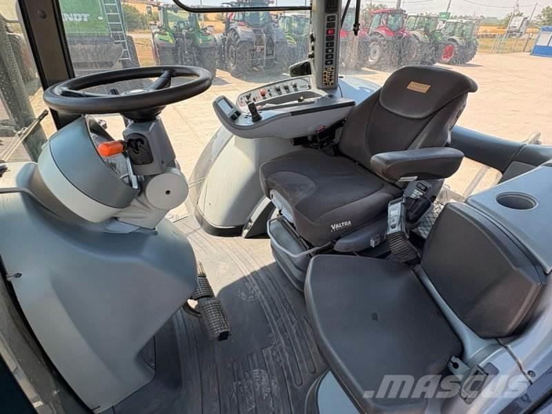 Valtra S274 الجرارات