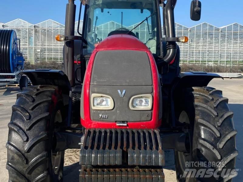 Valtra T153 H الجرارات