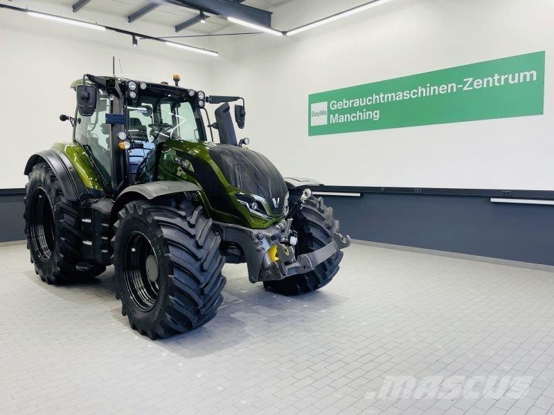 Valtra T215D الجرارات