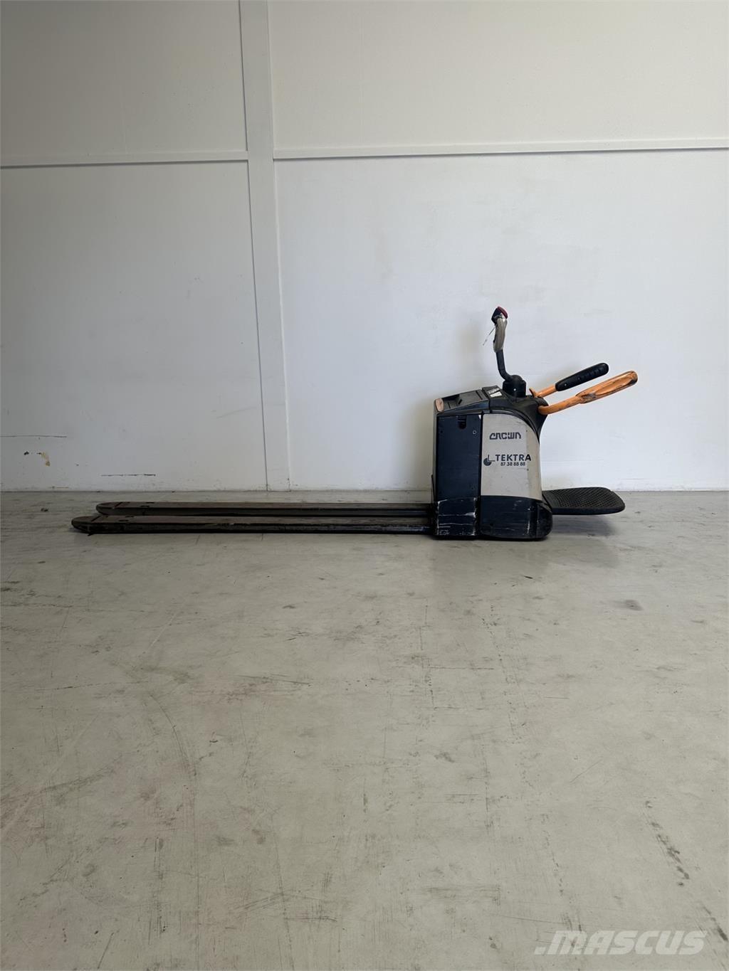 Crown WT3040 رافعة منخفضة المستوى ذات منصة