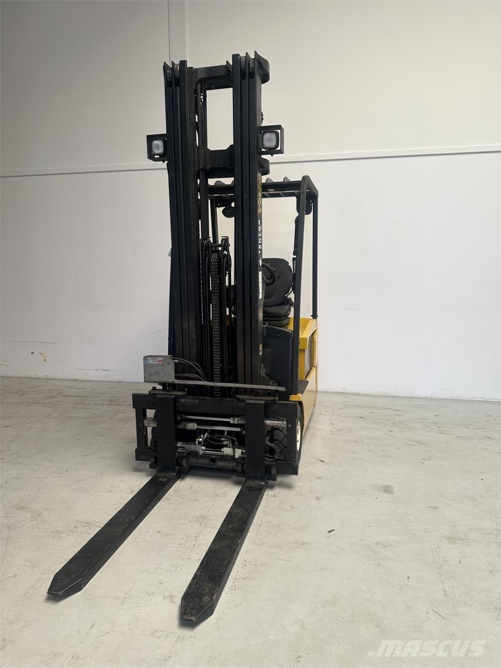 Yale ERP16ATF AC (SWB) شاحنات ذات رافعات شوكية تعمل بالكهرباء