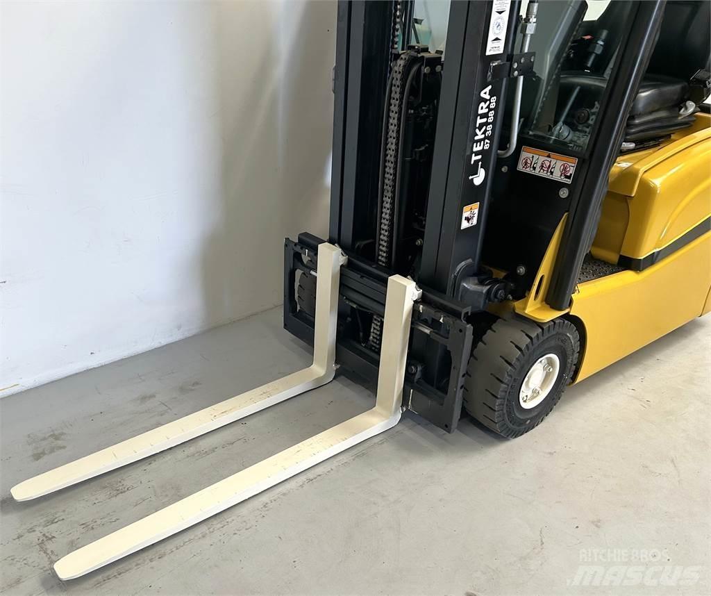 Yale ERP16VT (SWB) شاحنات ذات رافعات شوكية تعمل بالكهرباء