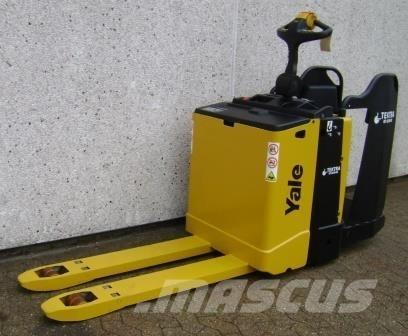 Yale MP20X - 400 AH رافعة منخفضة المستوى ذات منصة