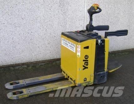 Yale MP20X - 400 AH رافعة منخفضة المستوى ذات منصة
