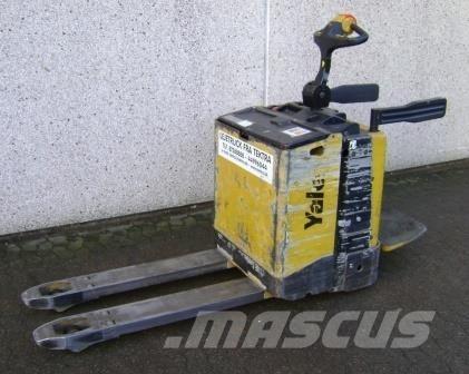Yale MP20X - 400 AH رافعة منخفضة المستوى ذات منصة