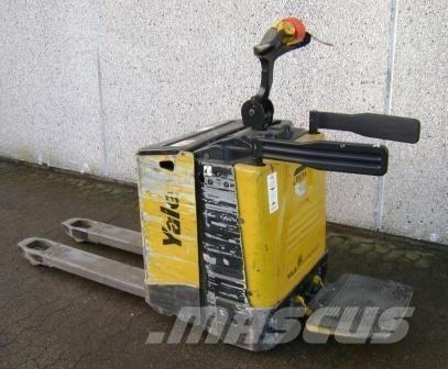 Yale MP20X - 400 AH رافعة منخفضة المستوى ذات منصة