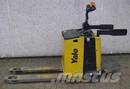 Yale MP20X - 400 AH رافعة منخفضة المستوى ذات منصة