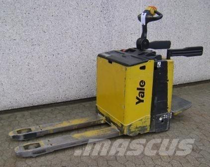 Yale MP20X - 400 AH رافعة منخفضة المستوى ذات منصة