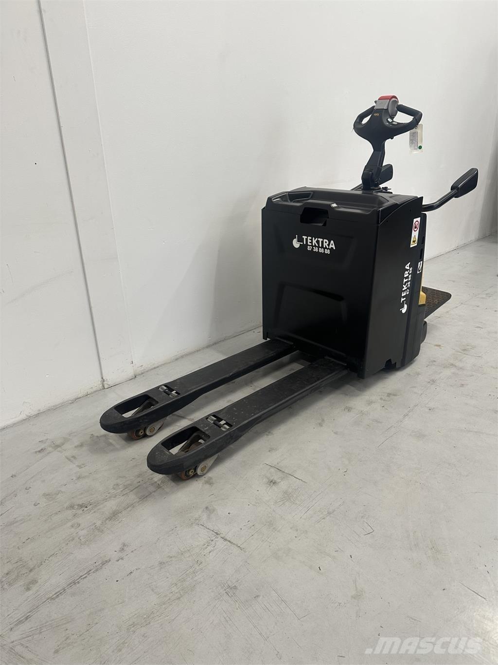 Yale MP20X-E843 رافعة منخفضة المستوى ذات منصة