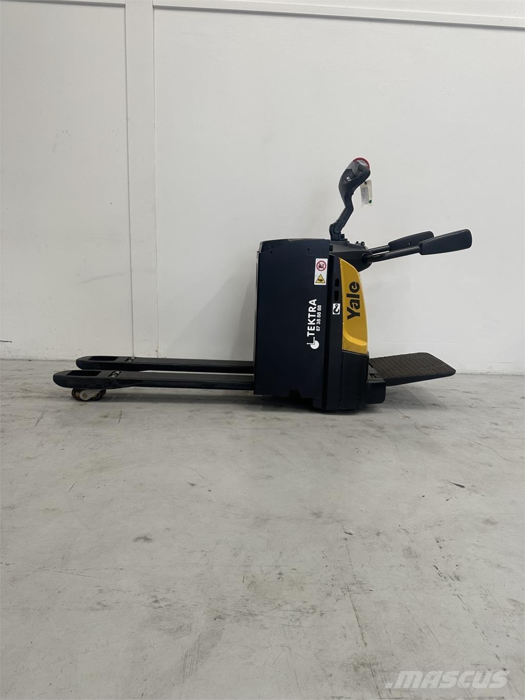 Yale MP20X-E843 رافعة منخفضة المستوى ذات منصة