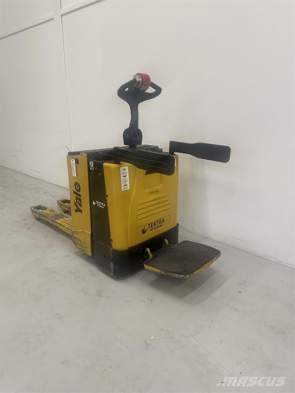 Yale MP20X FBW - 300 AH رافعة منخفضة المستوى ذات منصة