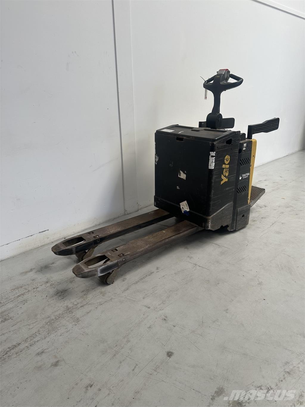 Yale MP20X FBW - 400 AH رافعة منخفضة المستوى ذات منصة