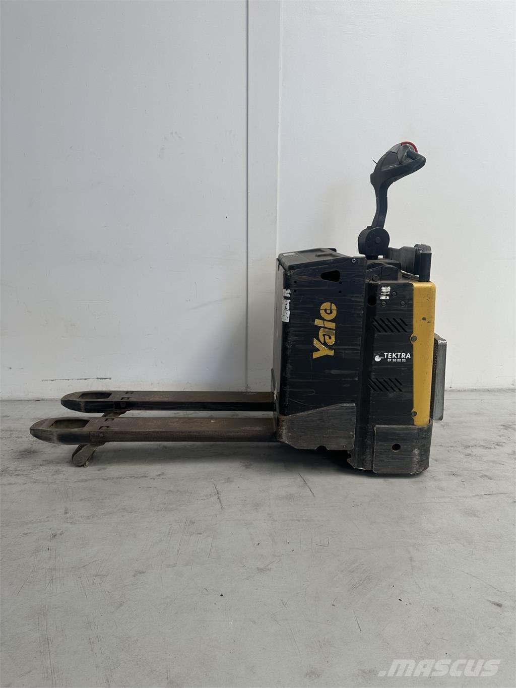 Yale MP20X FBW - 400 AH رافعة منخفضة المستوى ذات منصة