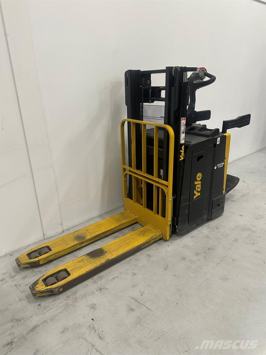 Yale MP20XD شاحنات مناولة ذاتية الدفع