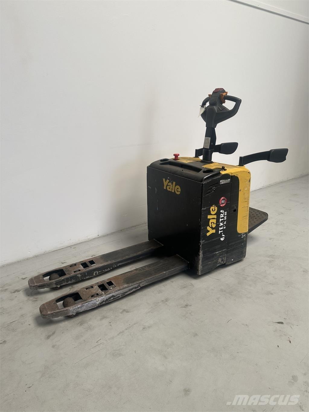 Yale MP20XUX رافعة منخفضة المستوى ذات منصة