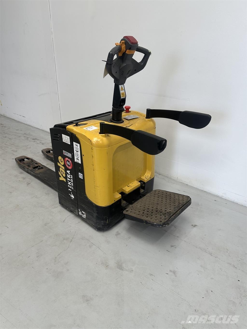 Yale MP20XUX رافعة منخفضة المستوى ذات منصة