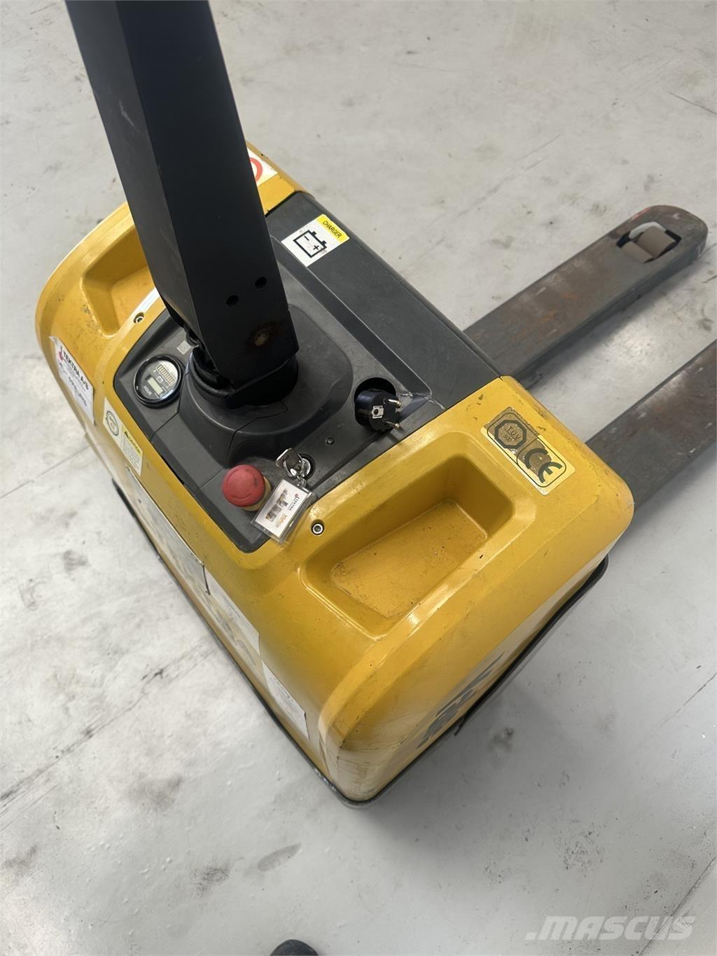 Yale MPC14 - 520 معدات الرفع منخفض المستوى