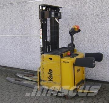 Yale MS12X شاحنات مناولة ذاتية الدفع