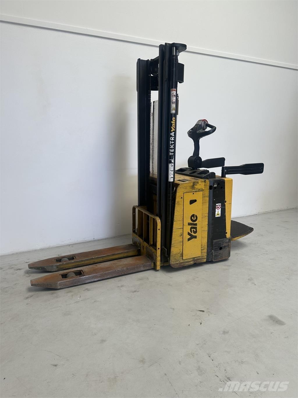 Yale MS15XIL شاحنات مناولة ذاتية الدفع