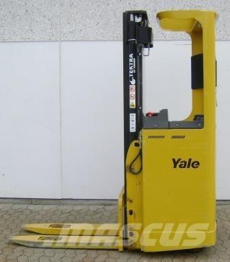 Yale SMS12S شاحنات مناولة ذاتية الدفع