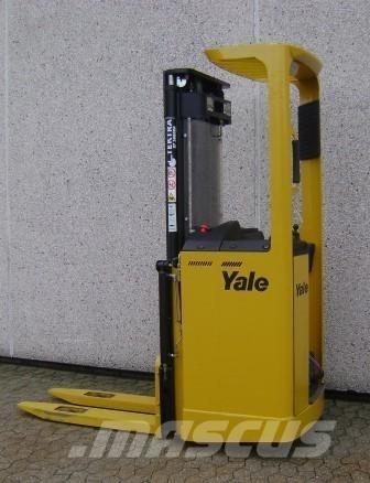Yale SMS12S شاحنات مناولة ذاتية الدفع