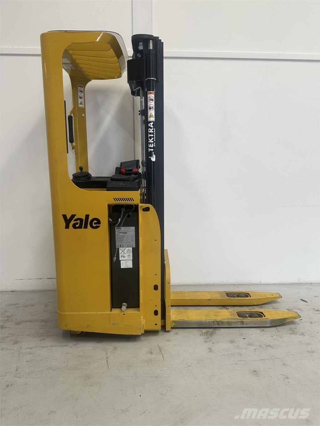 Yale SMS15S شاحنات مناولة ذاتية الدفع