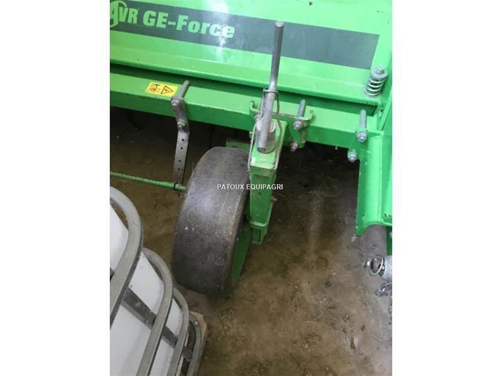 AVR GE FORCE 3800 الكاسحات وقلابات التربة ذات المحركات