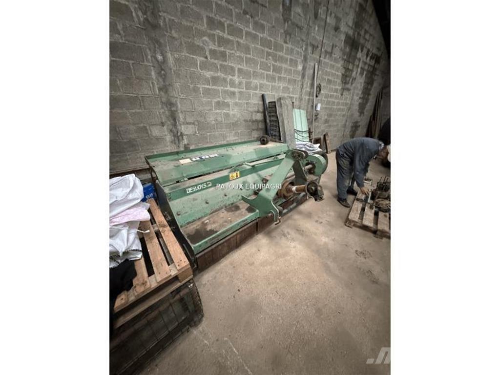 Desvoys DR 280 الكاسحات وقلابات التربة ذات المحركات