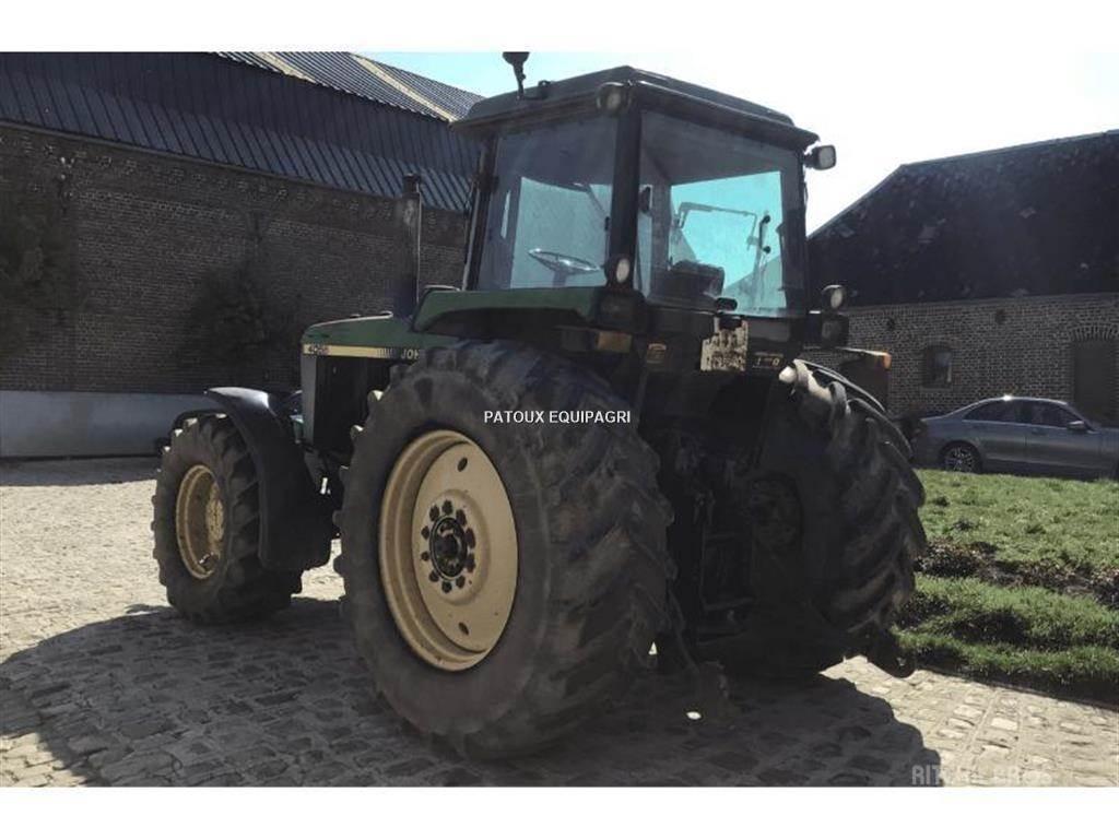 John Deere 4055 الجرارات