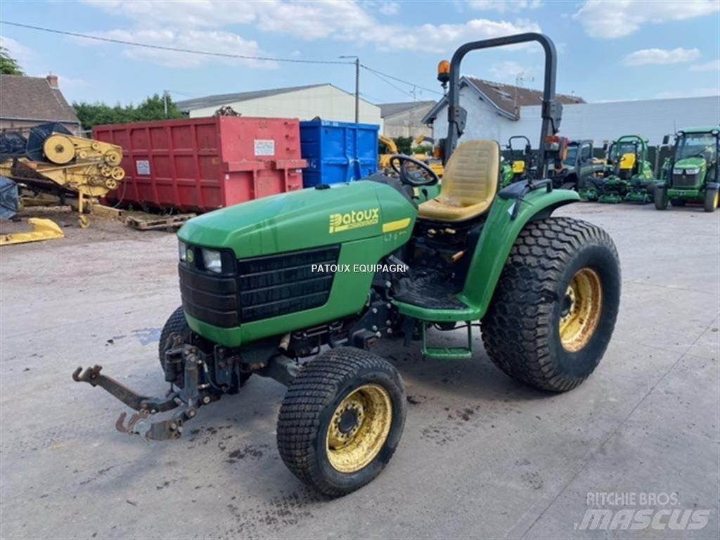 John Deere 4710 الجرارات