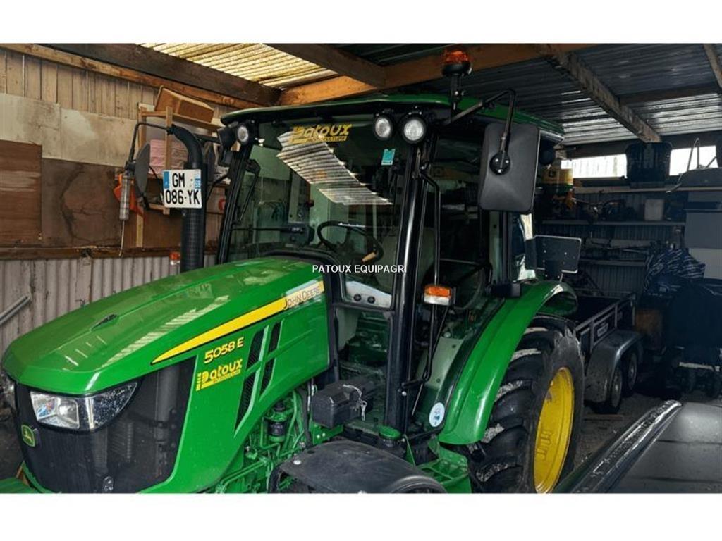 John Deere 5058E الجرارات