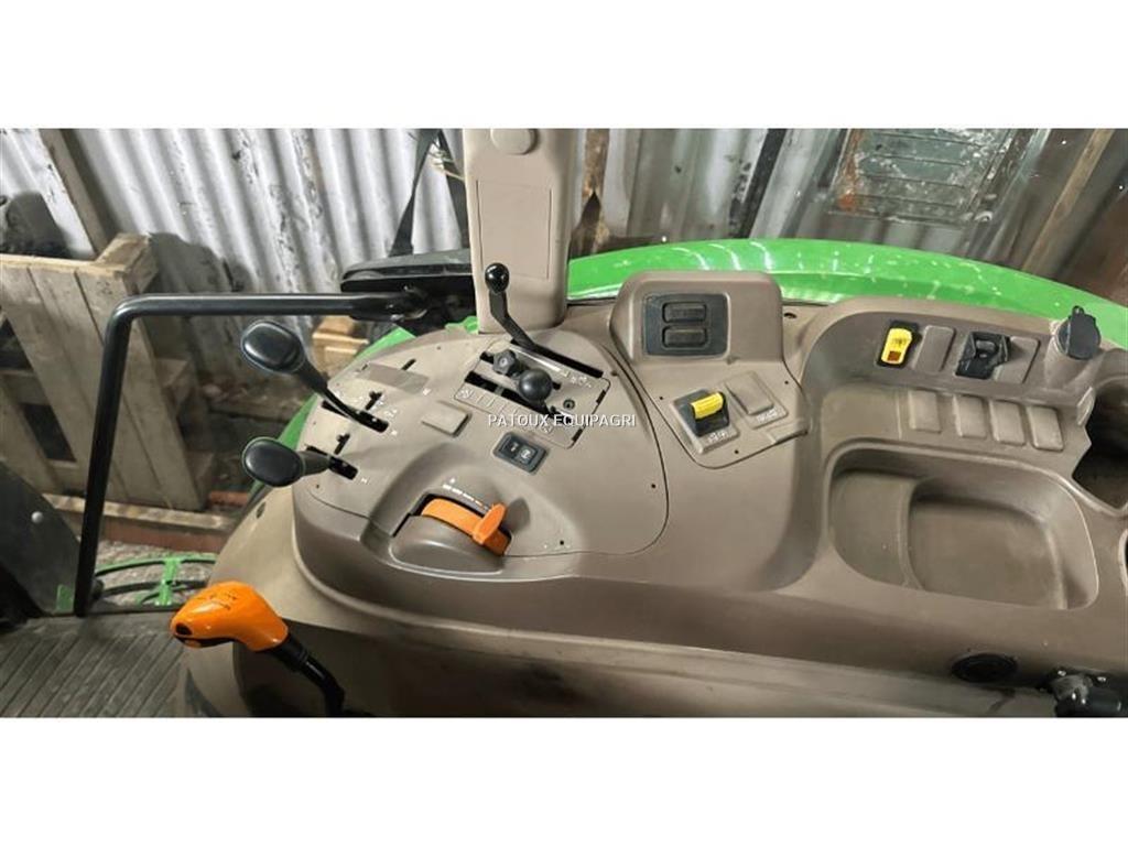 John Deere 5058E الجرارات