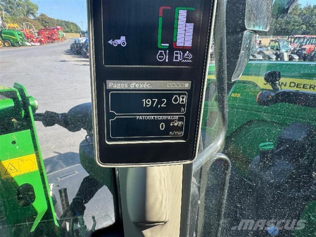 John Deere 6100M الجرارات