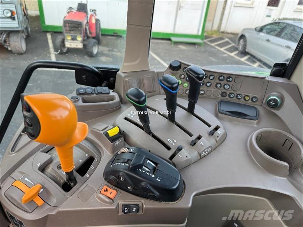 John Deere 6100M الجرارات